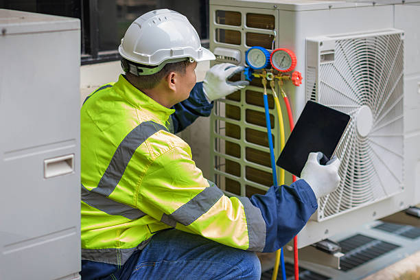 Professional Hvac Installation technician working in Bloomingdale, IN
